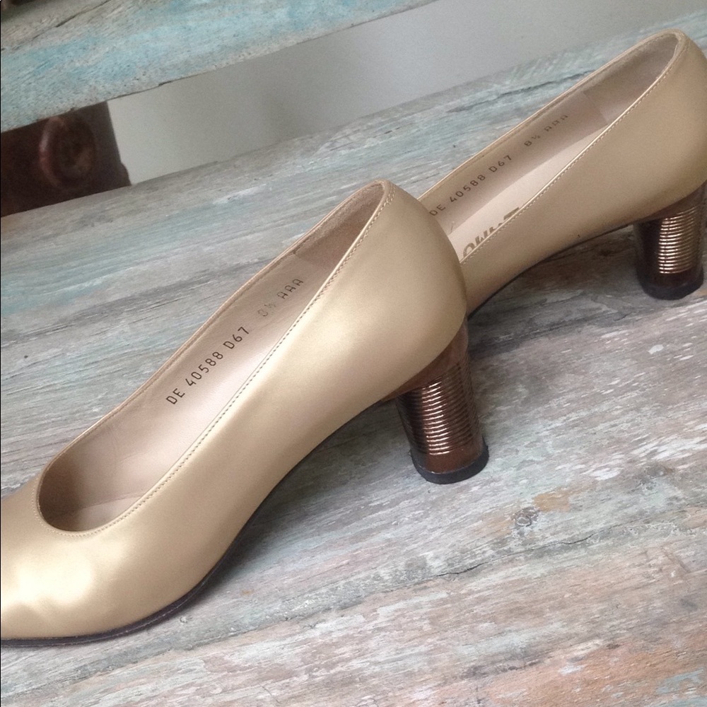 SALVATORE FERRAGAMO
CLOSED TOE HEEL - Picture 5 of 5